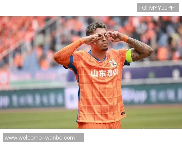 瓦科亲自为克雷桑剪胡子社媒晒照引发球迷热议