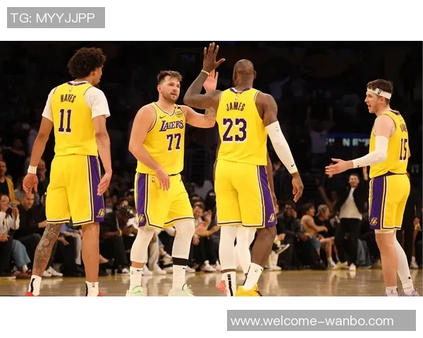 艾顿湖人生涯再创佳绩90命中率砍下20分10篮板追平队史第二多纪录