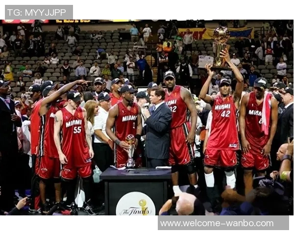 热火官方祝贺闪电侠44岁生日称其为球队历史最伟大球员