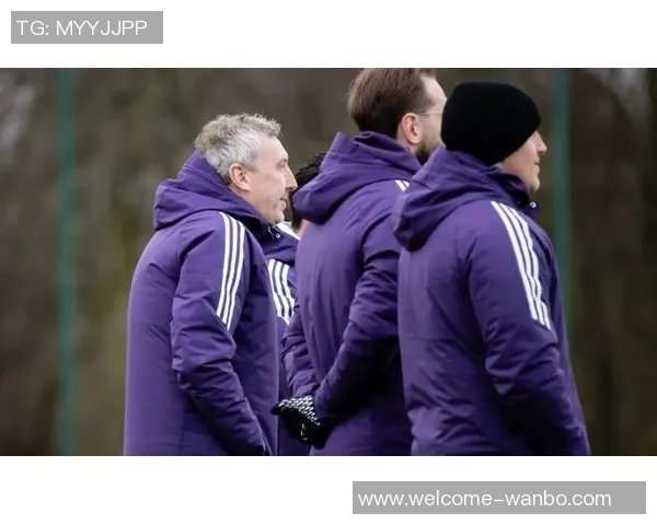 今日趣图:威尔科克斯与贝拉达频频出镜是否暗示曼联新帅人选 今日趣图:威尔科克斯与贝拉达频频出镜是否暗示曼联新帅人选