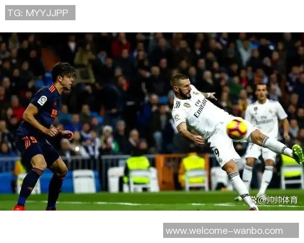 皇马中卫短缺却不提拔马丁内斯或因对其进行敲打策略 皇马中卫短缺却不提拔马丁内斯或因对其进行敲打策略